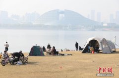 武汉天气晴好   市民乐享冬日暖阳