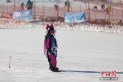 宁夏银川：百余名选手参与滑雪技术达标赛